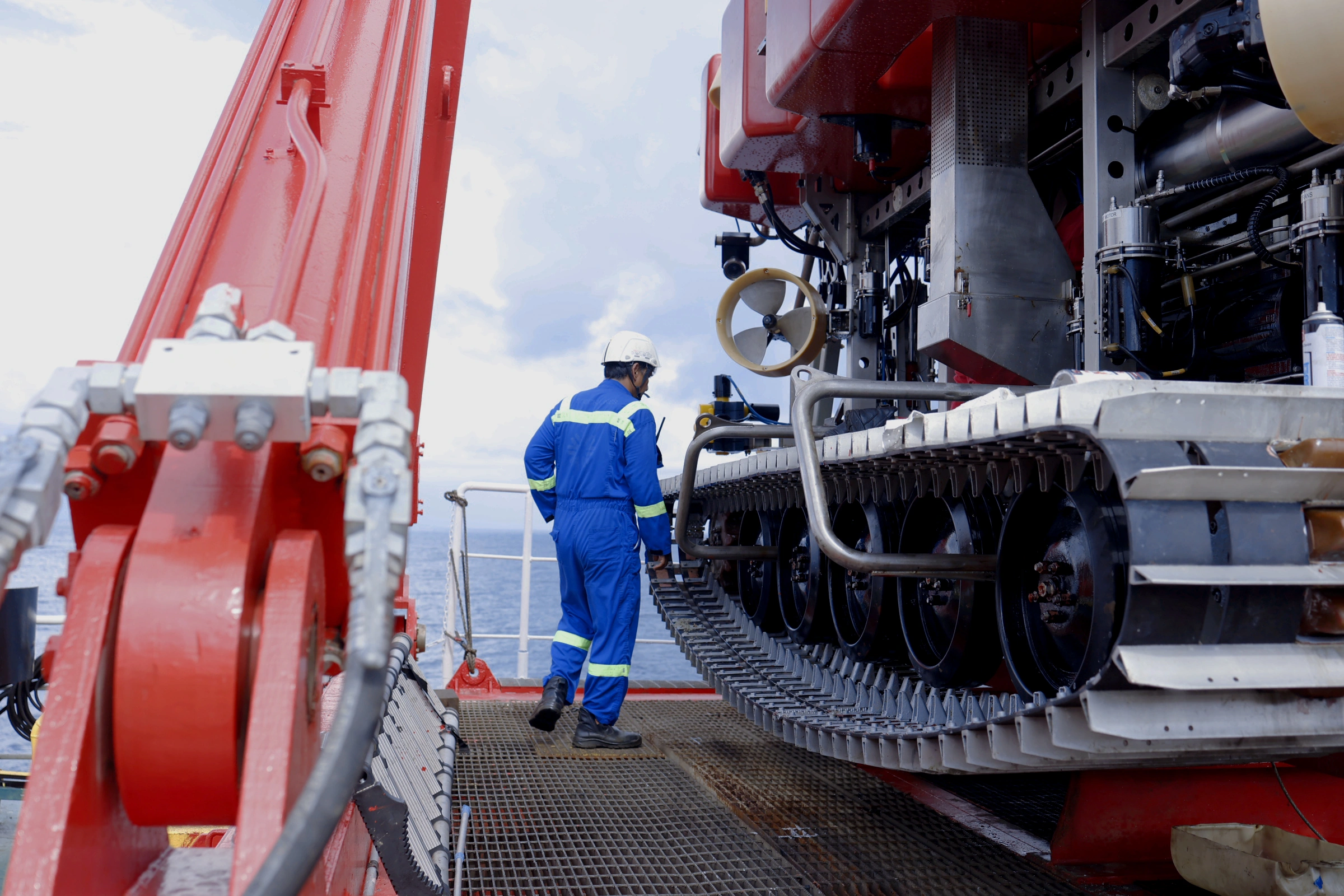 Submarine vehicle manufacturing and testing facility